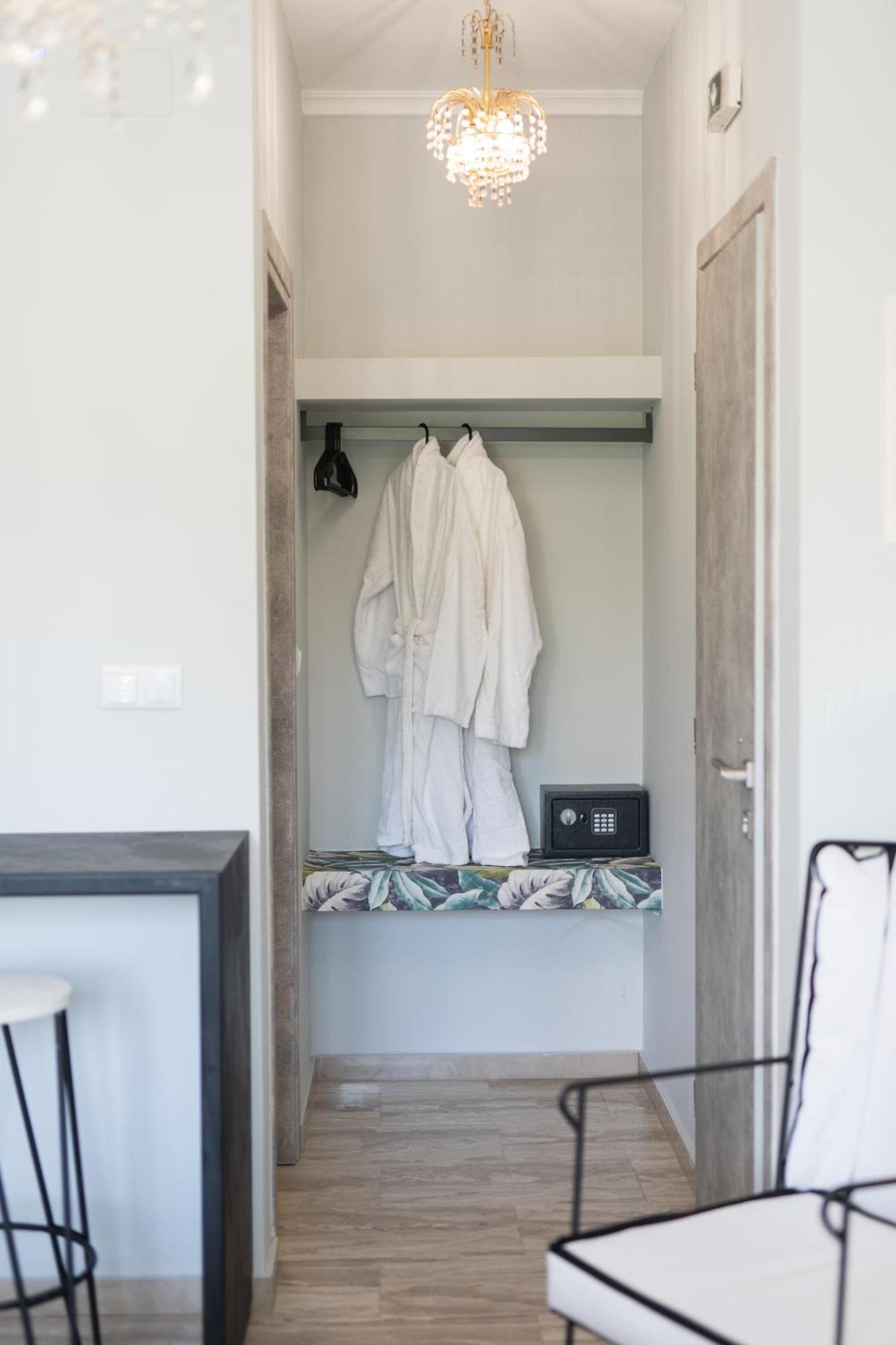 Glykanisos Suites Nea Peramos  Exterior photo