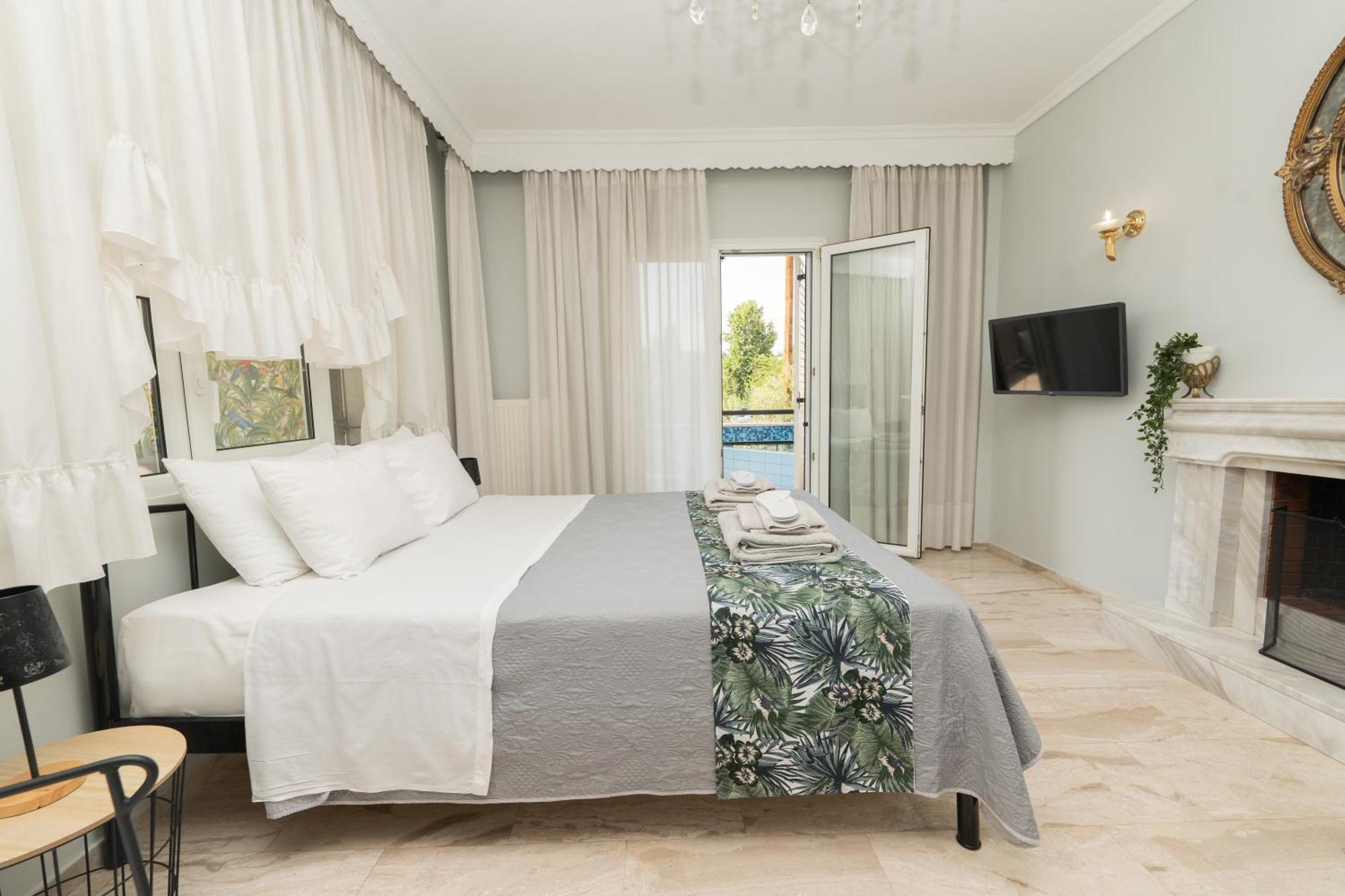 Glykanisos Suites Nea Peramos  Exterior photo